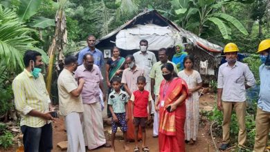 Photo of മന്ത്രി എ.കെ.ബാലന്‍ മുന്നിട്ടിറങ്ങി, കാവശ്ശേരിയിലെ ദരിദ്ര കുടുംബത്തിന് 24 മണിക്കൂറിനുള്ളില്‍ വൈദ്യുതി കണക്ഷന്‍ കിട്ടി.