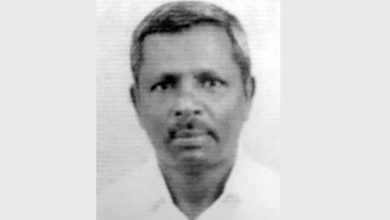 Photo of ഭാ​ര്യ​യെ ത​ല​യ്ക്ക​ടി​ച്ച്‌ പ​രി​ക്കേ​ല്‍​പ്പി​ച്ച​ശേ​ഷം ഭ​ര്‍​ത്താ​വ് തൂ​ങ്ങി​മ​രി​ച്ചു.