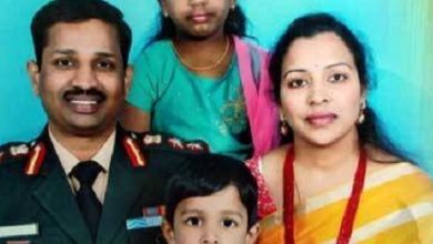 Photo of ‘എന്റെ ഒരേയൊരു മകനെ നഷ്ടപ്പെട്ടതില്‍ വിഷമമുണ്ട്, പക്ഷെ, അവന്‍ രാജ്യത്തിന് വേണ്ടിയാണ് ജീവന്‍ വെടിഞ്ഞതെന്നതില്‍ എനിക്ക് അഭിമാനമുണ്ട്.’