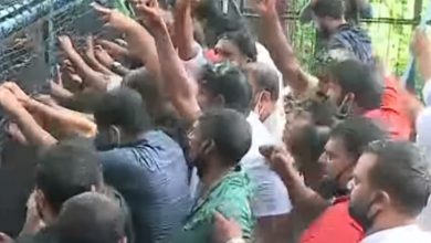 Photo of കോവിഡ് പരിശോധന നിര്‍ബന്ധമാക്കിയത്തിനെതിരെ പ്രതിഷേധം ശക്തമാകുന്നു,