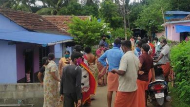 Photo of പാലക്കാട് സ്വന്തം വീട്ടിലേക്ക് മടങ്ങി എത്തിയ യുവതിയെ ക്വാറൻറീന്​ അനുവദിക്കാതെ നാട്ടുകാർ.