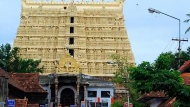 Photo of പദ്‍മനാഭസ്വാമി ക്ഷേത്രത്തിൻ്റെ ഉടമസ്ഥാവകാശതർക്കത്തിൽ രാജകുടുംബത്തിന് അനുകൂല വിധി, ഉടമസ്ഥാവകാശം കൈക്കലാക്കി കലവറ തുറന്നു സ്വർണ്ണം കൈയ്യിട്ടു വരാനുള്ള സർക്കാരിന്റെ അടവുകൾക്ക് സുപ്രീം കോടതി കൊള്ളി വെച്ചു.