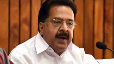 Photo of തന്റെ സ്റ്റാഫിന് കിട്ടിയത് വാച്ച്‌, ഐ ഫോൺ ലഭിച്ചത് കോടിയേരിയുടെ മുൻ സ്റ്റാഫിനെന്ന് ചെന്നിത്തല