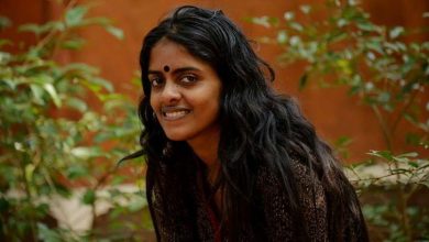Photo of മലയാള സിനിമ മറന്ന ആദ്യ ദളിത് നായിക റോസിയ്ക്ക് അവാർഡ് സമർപ്പിക്കുന്നു, കനി കുസൃതി