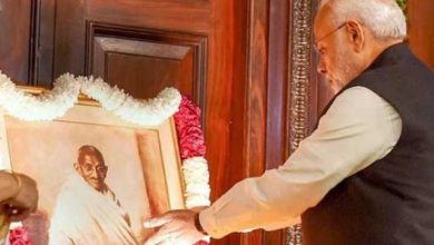 Photo of രാഷ്ട്രപിതാവിന് ആദരവര്‍പ്പിച്ച്‌ പ്രധാനമന്ത്രി