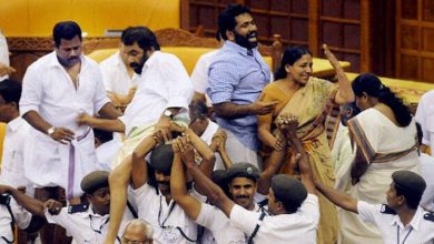 Photo of നിയമസഭയിൽ കയ്യാങ്കളി,വിചാരണക്കോടതി നടപടിക്കെതിരെ ഹൈക്കോടതിയിൽ പോയി,സർക്കാർ തിരിച്ചടി വാങ്ങി മടങ്ങി.
