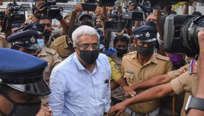 Photo of സ്വർണക്കടത്ത് കേസിൽ എം. ശിവശങ്കറിന് മുൻ‌കൂർ ജാമ്യം