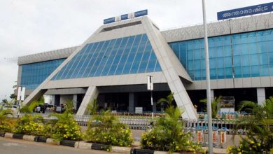 Photo of എയർ ഇന്ത്യ എക്സ്പ്രസ് ക്യാബിൻ ക്രൂ ഉൾപ്പെടെ സ്വർണ്ണക്കടത്തി,മലദ്വാരത്തിൽ ഒളിപ്പിച്ചും, ബെൽറ്റ് രൂപത്തിൽ ഒളിപ്പിച്ചും 10 കിലോ സ്വർണ മിശ്രിതം.