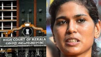 Photo of ആറു മാസത്തേക്ക് രഹ്ന ഫാത്തിമ സോഷ്യല് മീഡിയ ഉപയോഗിക്കരുത്,വിഡിയോകൾ പിൻവലിക്കണം, പത്തനംതിട്ട പോലീസ് സ്റ്റേഷനില് ഒപ്പു വെക്കണമെന്നും ശിക്ഷ.