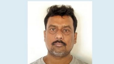 Photo of ഓൺലൈൻ തട്ടിപ്പിലൂടെ ബാങ്ക് അക്കൗട്ടുകൾ കാലിയാക്കി കോടികൾ തട്ടിയെടുത്ത സംഘത്തിലെ പ്രധാന കണ്ണിയെ ബെംഗളുരുവിൽ നിന്ന് പോലീസ് പൊക്കി.