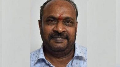 Photo of കർണാടക നിയമസഭ കൗൺസിൽ ഉപാധ്യക്ഷൻ എസ്.എൽ ധർമഗൗഡയുടെ മൃതദേഹം റെയിൽവേ പാളത്തിൽ