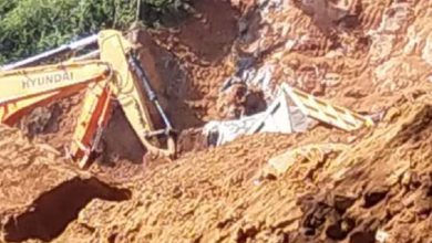 Photo of കരിങ്കൽക്വാറിയിൽ മണ്ണിടിച്ചിൽ, ടിപ്പര്‍ ഡ്രൈവര്‍ വാഹനത്തിനുള്ളിൽ കുടുങ്ങി മരണപെട്ടു.