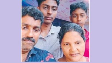 Photo of അ​മ്പി​ളി​യു​ടെ മൃ​ത​ദേ​ഹ​വു​മാ​യി എത്തിയ ആം​ബു​ല​ന്‍​സ് നാ​ട്ടു​കാ​ര്‍ ത​ട​ഞ്ഞു.