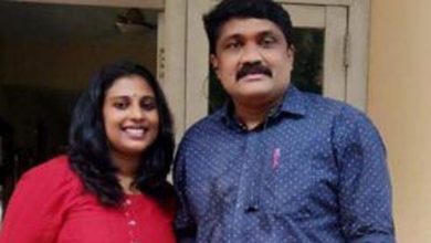 Photo of കിടപ്പു രോഗിയായ ഒരച്ഛന്‍ എനിക്കൊപ്പമുണ്ട്, ജനിച്ചത് ഡിവൈഎഫ്‌ഐ സംസ്ഥാന സെക്രട്ടറിയുടെ ഭാര്യയായിട്ടല്ല;വിമര്‍ശനങ്ങള്‍ക്ക് മറുപടിയുമായി എഎ റഹീമിന്റെ ഭാര്യ
