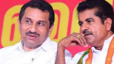 Photo of കോൺഗ്രസിൽ വൻ കൊഴിഞ്ഞുപോക്ക്: തിരിച്ചടിയായി ഗ്രൂപ്പ് തർക്കവും നിലപാടുകളും; ചിറ്റാറിലെ രക്തസാക്ഷി കുടുംബവും കൈവിട്ടു