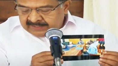 Photo of കേരള തീരത്ത് വിദേശികള്‍ക്ക് മീന്‍ പിടിക്കാമോ?  ഇ.എം.സി.സി പ്രതിനിധികളുമായി ഫിഷറീസ്​ മന്ത്രി ചര്‍ച്ച നടത്തുന്ന ചിത്രങ്ങള്‍ പുറത്തുവിട്ട്​ ചെന്നിത്തല