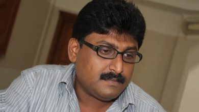Photo of കോൺഗ്രസ് പൊട്ടിപ്പൊളിഞ്ഞ സർക്കസ് കമ്പനി; മതേതരത്വവും ജനാധിപത്യവും വർഗ്ഗീയ തീവ്രവാദികൾക്ക് അടിയറ വെച്ചു, അധികാരം മാത്രം അജണ്ടയാക്കിയ ആദർശം കൈവിട്ട ആൾക്കൂട്ടമായി; കോൺഗ്രസിനെതിരെ ആഞ്ഞടിച്ച് പ്രവീൺ ഇറവങ്കര