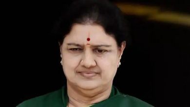 Photo of “ക്ഷമാപണം നടത്തിയാൽ തിരിച്ചെടുക്കാം”: ശശികലയെ തിരിച്ചെടുക്കുന്നതിനെ ചൊല്ലി അണ്ണാ ഡിഎംകെയിൽ ഭിന്നത രൂക്ഷം