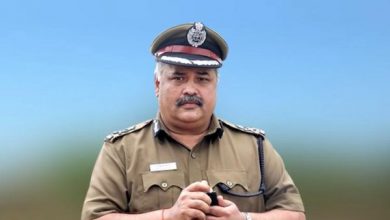 Photo of കാറില്‍ വച്ച് തന്നെ നശിപ്പിക്കാന്‍ ശ്രമം ; വനിത ഐപിഎസ് ഓഫീസറുടെ പരാതിയില്‍ തമിഴ്‌നാട് ഡിജിപിയെ മാറ്റി