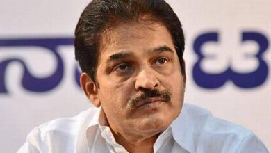 Photo of അറവുശാലയിലേക്ക് എടുക്കും മുൻപ് കൊടുക്കുന്നത് കാടി വെള്ളം, ബി പി സി എൽ കേന്ദ്രം വിറ്റുതുലക്കുമെന്ന് കെസി വേണുഗോപാൽ