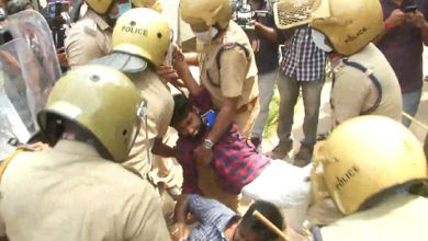 Photo of സംഘർഷഭരിതമായി തലസ്ഥാന നഗരം: സെക്രട്ടേറിയറ്റിലേക്ക് നടന്ന പ്രതിഷേധ മാർച്ചിൽ സംഘർഷം; പോലീസ് ജലഭീരങ്ങിയും കണ്ണീർവാതകവും പ്രയോഗിച്ചു