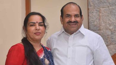 Photo of ഐഫോൺ വിവാദത്തിൽ വിനോദിനി ബാലകൃഷ്ണൻ കസ്റ്റംസിന് മുന്നിൽ ഹാജരായില്ല