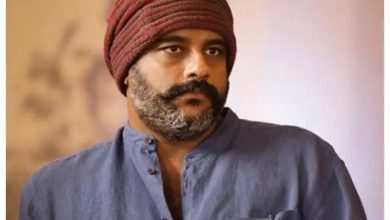 Photo of രാഷ്ട്രീയ പാർട്ടിയിൽ അംഗമായാൽ വിമർശിക്കാനുള്ള സ്വാതന്ത്ര്യം നഷ്ടമാകും; ആർട്ടിസ്റ്റ് ഒരിക്കലും തെരഞ്ഞെടുപ്പ് രാഷ്ട്രീയത്തിൽ ഇറങ്ങരുത്; മുരളി ഗോപി