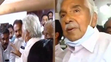 Photo of പുതുപ്പളളി വിട്ട് പോകല്ലേ..’; പൊട്ടിക്കരഞ്ഞ് പ്രവര്‍ത്തകര്‍, കണ്ണുനിറഞ്ഞ് ഉമ്മന്‍ ചാണ്ടി