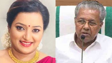 Photo of മുഖ്യമന്ത്രിയുടെ പേര് പറയാന്‍ സ്വപ്നയെ ഇ ഡി നിര്‍ബന്ധിച്ചുവെന്ന് പൊലീസുകാരിയുടെ മൊഴി
