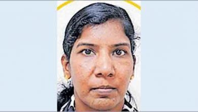 Photo of നായ കുറുകെ ചാടി, ഗര്‍ഭിണിയായ യുവതി സ്‌കൂട്ടറില്‍ നിന്ന് വീണ് വയറിടിച്ച് മരിച്ചു