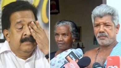 Photo of കള്ളവോട്ടിന് ശ്രമമെന്ന ആരോപണത്തിൽ സ്വയംവെട്ടിലായി രമേശ് ചെന്നിത്തല: താൻ കോൺഗ്രസുകാരി, ആരുടെയോ പിഴവിന് തങ്ങൾ എന്ത് ചെയ്‌തെന്ന് കുമാരി