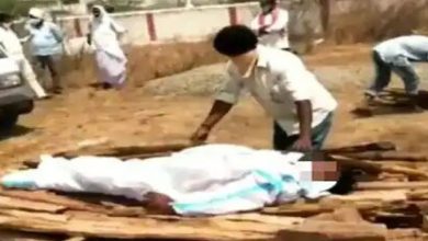 Photo of കോവിഡ് ഭയന്ന് ബന്ധുക്കള്‍ ഉപേക്ഷിച്ചു, ഹിന്ദു യുവാവിന്‍റെ അന്ത്യകര്‍മങ്ങള്‍ നടത്തിയത്​ മുസ്​ലിം സഹോദരങ്ങള്‍