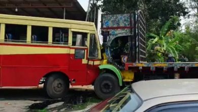 Photo of തിരുവനന്തപുരത്ത് കെ.എസ്.ആര്‍.ടി.സി. ബസും ലോറിയും കൂട്ടിയിടിച്ചു; നിരവധി പേര്‍ക്ക് പരിക്ക്