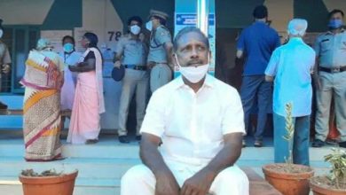 Photo of ക​ള്ള​വോ​ട്ട് ചെ​യ്‌​തെ​ന്ന് ആ​രോ​പി​ച്ച്‌ ക​ള​മ​ശേ​രി​യി​ല്‍ എ​ന്‍​ഡി​എ സ്ഥാ​നാ​ര്‍​ഥി​യു​ടെ പ്ര​തി​ഷേ​ധം