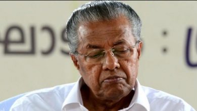 Photo of ജാഗ്രത ഉസ്മാന് മാത്രം പോര മുഖ്യമന്ത്രിക്കും ബാധകമാണ്, കോവിഡ് പോസിറ്റീവായ മകളുടെ വീട്ടില്‍ നിന്ന് വോട്ട് ചെയ്യാനെത്തിയ മുഖ്യമന്ത്രിക്കെതിരെ വി മുരളീധരന്‍