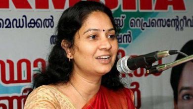 Photo of ഞാൻ പോസ്റ്റ് ഇട്ടിട്ടില്ല, ഇട്ടാൽ നിന്നെയൊന്നും പേടിച്ച്‌ പിൻവലിക്കുന്ന പതിവില്ല, എല്ലാരും സ്റ്റാന്റ് വിട്ടോ: യു. പ്രതിഭ എം.എൽ.എ