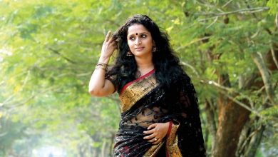 Photo of വ്യാജ പരാതി നൽകി വോട്ടർ പട്ടികയിൽ നിന്നും തന്റെ പേര് നീക്കം ചെയ്യിച്ചു; പ്രതിഷേധവുമായി സുരഭി ലക്ഷ്മി