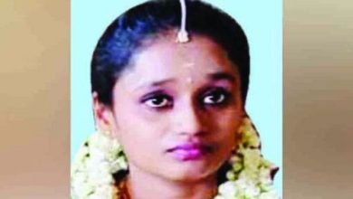Photo of വീ​ടി​ന്​ തീപി​ടി​ച്ച്‌ സം​സാ​ര​ശേ​ഷി​യി​ല്ലാ​ത്ത​ യു​വ​തി കത്തിയമര്‍ന്നു; മരണം വിവാഹം നിശ്ചയിച്ചിരിക്കെ