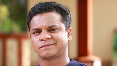 Photo of ജനങ്ങൾക്ക് എന്നെ രാഷ്ട്രീയത്തിൽ വേണ്ട സിനിമയിൽ മാത്രം മതി’; പ്രതികരണവുമായി ധർമജൻ