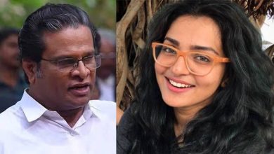 Photo of പാർവതിയെ പോലുള്ളവർ ചലച്ചിത്ര അക്കാദമിയുടെ തലപ്പത്തു വരണം; സ്ഥിരം പുഴുക്കുത്തുകളെ വലിച്ച്‌ ദൂരെ കളയണമെന്ന് ഹരീഷ് പേരടി