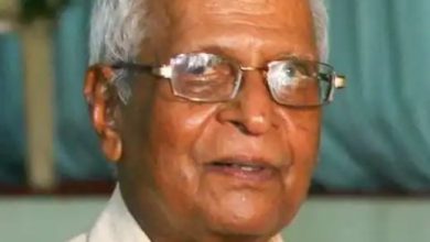 Photo of സംഘപരിവാർ ശക്തിക്ക് ഒപ്പം ഇപ്പോൾ നിലകൊള്ളുന്ന ആശയുടെ ദുർപ്രചാരണത്തെ അർഹിക്കുന്ന അവജ്ഞയോടെ തള്ളി കളയണം ; ആശുപത്രിയിൽ കിടക്കയിൽ കിടന്ന് എം എം ലോറൻസ്