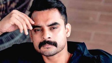 Photo of ടൊവിനോ ചുംബനരംഗങ്ങള്‍ അഭിനയിച്ച് സിനിമയില്‍ പിടിച്ച് നില്‍ക്കാന്‍ ശ്രമിക്കുന്നെന്ന് ആരോപണം