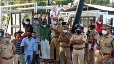 Photo of കൊല്ലം ബൈപാസിലെ ടോള്‍ പിരിവ്; ഇടത് സംഘടനകളുടെ പ്രതിഷേധത്തില്‍ നേരിയ സംഘര്‍ഷം