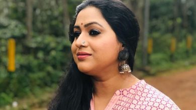 Photo of പിണറായിയുടെ ഫോട്ടോ പ്രെഫൈല്‍ ആക്കിയല്ല ഹീറോയിസം കാണിക്കേണ്ടത്; ലക്ഷ്മിപ്രിയ