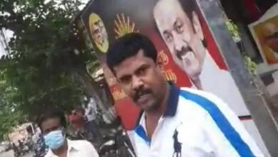 Photo of മാസ്ക്ക് ധരിക്കാന്‍ ആവശ്യപ്പെട്ട പൊലീസിനെ കൈയ്യേറ്റം ചെയ്ത് അഭിഭാഷകയും ഡിഎംകെ പ്രവർത്തകരും