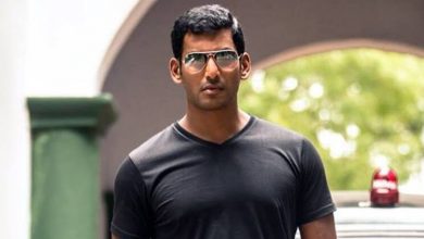 Photo of കടം വാങ്ങിയ പണം തിരിച്ചു നല്‍കി, എന്നിട്ടും വീടിന്റെ ആധാരം തരുന്നില്ല; നിര്‍മാതാവിനെതിരെ പരാതി നല്‍കി വിശാല്‍