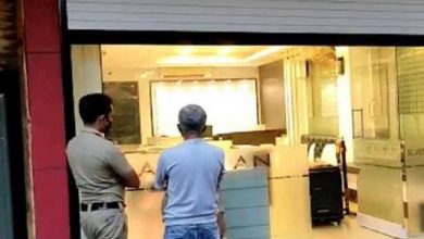 Photo of ജ്വല്ലറി സുരക്ഷാ ജീവനക്കാരനെ കെട്ടിയിട്ട് മോഷണം; 15 ലക്ഷത്തോളം കവര്‍ന്നു.