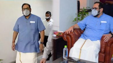 Photo of ആദ്യമന്ത്രിസഭാ യോഗത്തില്‍ മലയാളി ശൈലിയില്‍ കസവു മുണ്ടുടുത്തെത്തി രാജീവ് ചന്ദ്രശേഖര്‍