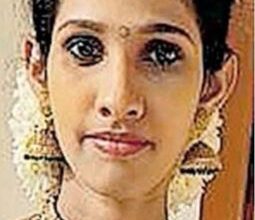 Photo of കാറ് വന്നിട്ടിച്ചു ബൈക്ക് യാത്രിക മരിച്ചു.
