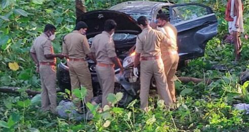 Photo of നിയന്ത്രണം വിട്ട കാറ് റബ്ബര്‍ത്തോട്ടത്തിലേക്ക് മറിഞ്ഞു; 5 പേര്‍ക്ക് പരിക്ക്.